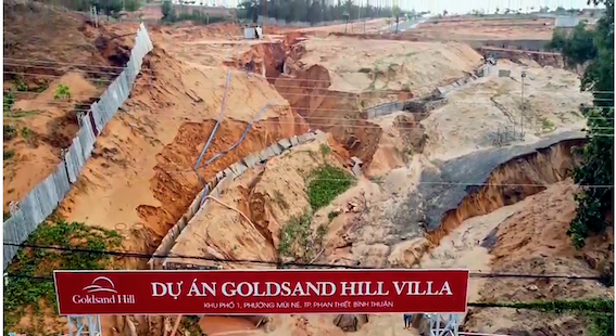 Cát[-]đỏ[-]từ[-]dự[-]án[-]Gold[-]Sand[-]Hill[-]Villa[-]tràn[-]vào[-]nhà[-]dân[-]ở[-]Mũi[-]Né